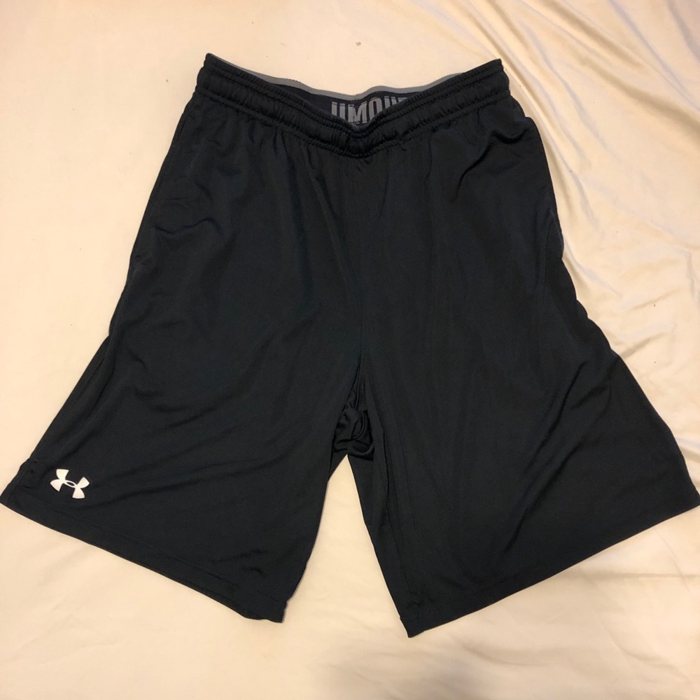 Men’s athletic Under Armour shorts (M)